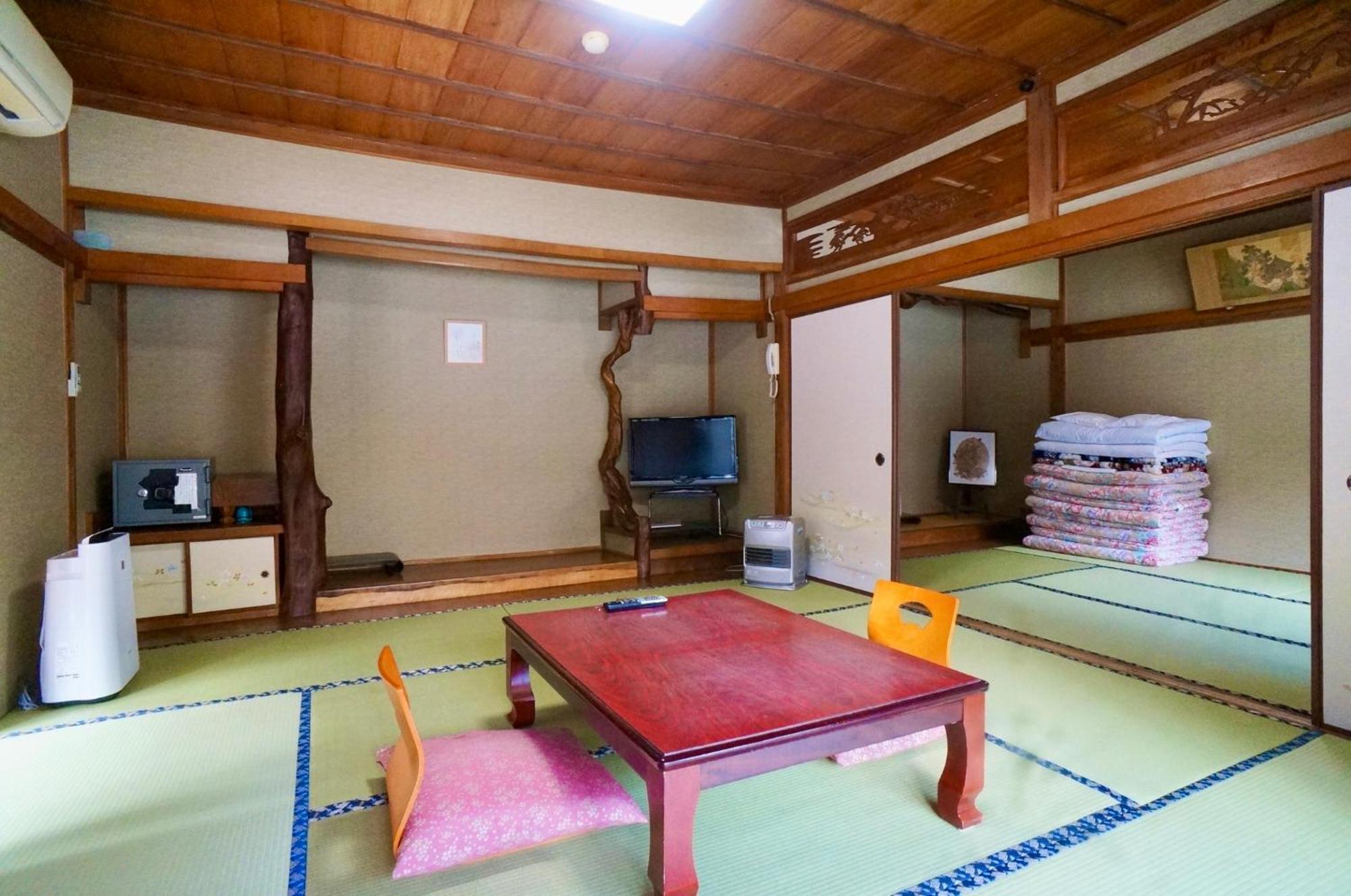 Takaosou Hotel Юфу Екстериор снимка
