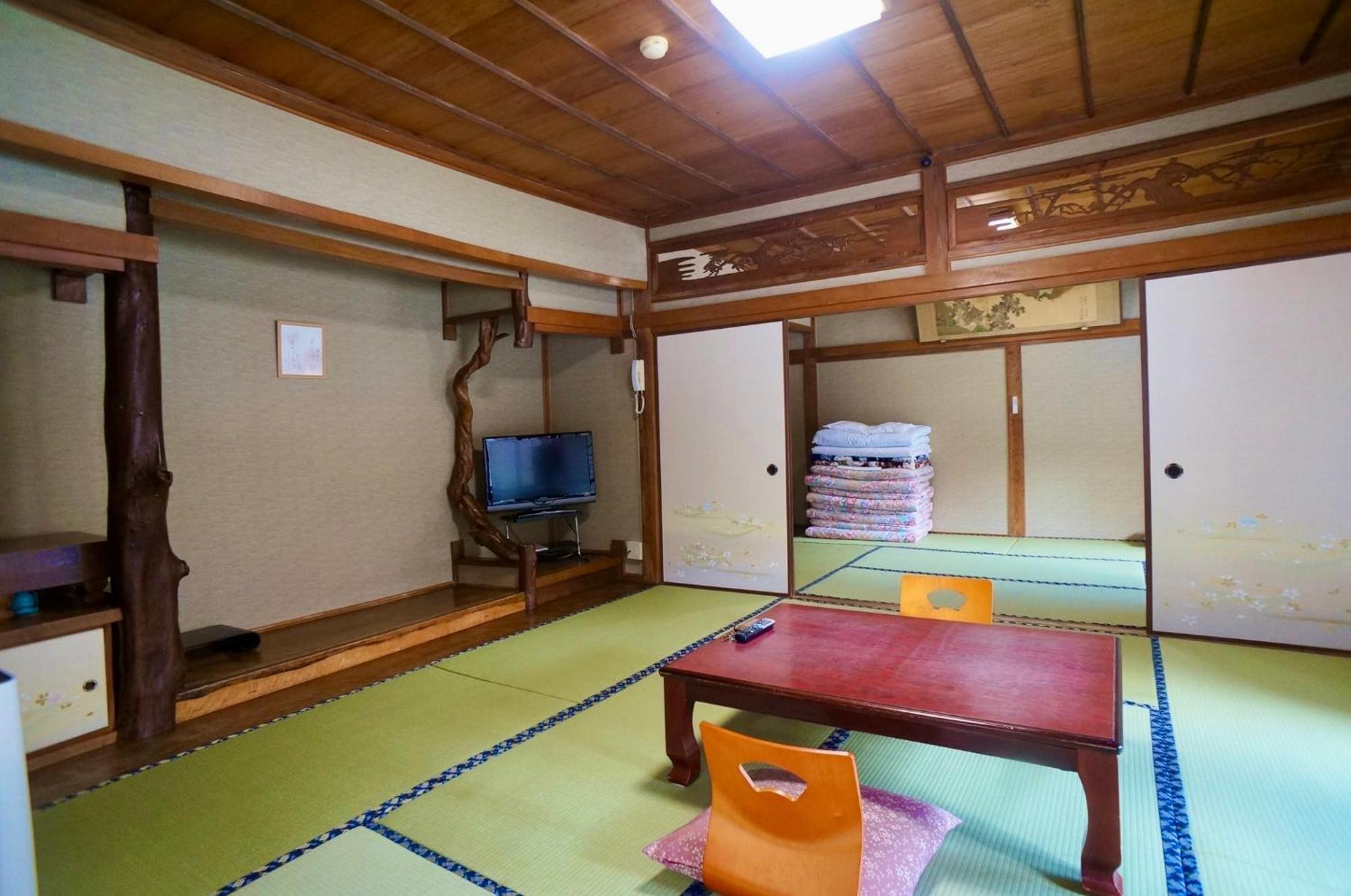 Takaosou Hotel Юфу Екстериор снимка