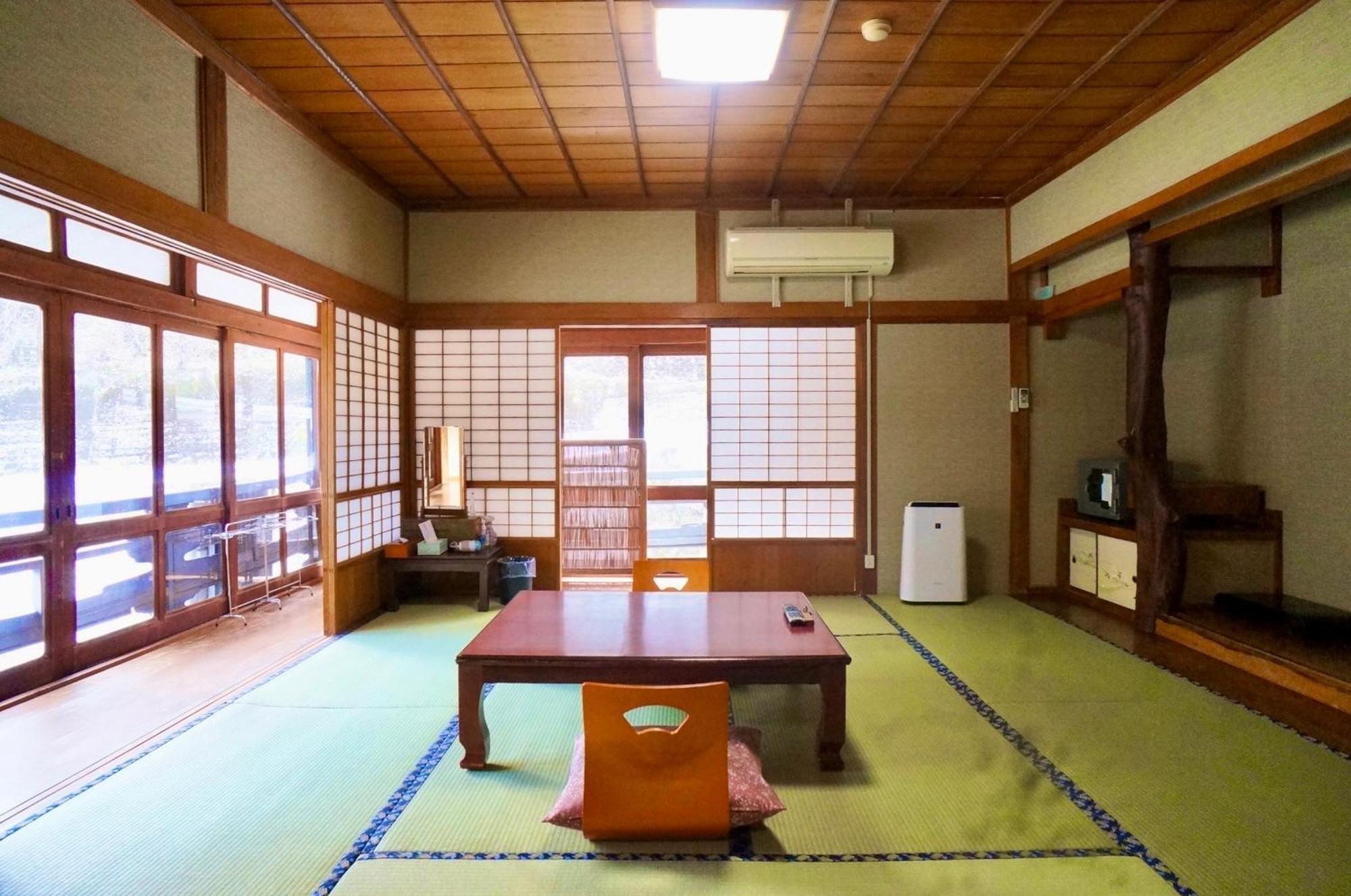 Takaosou Hotel Юфу Екстериор снимка