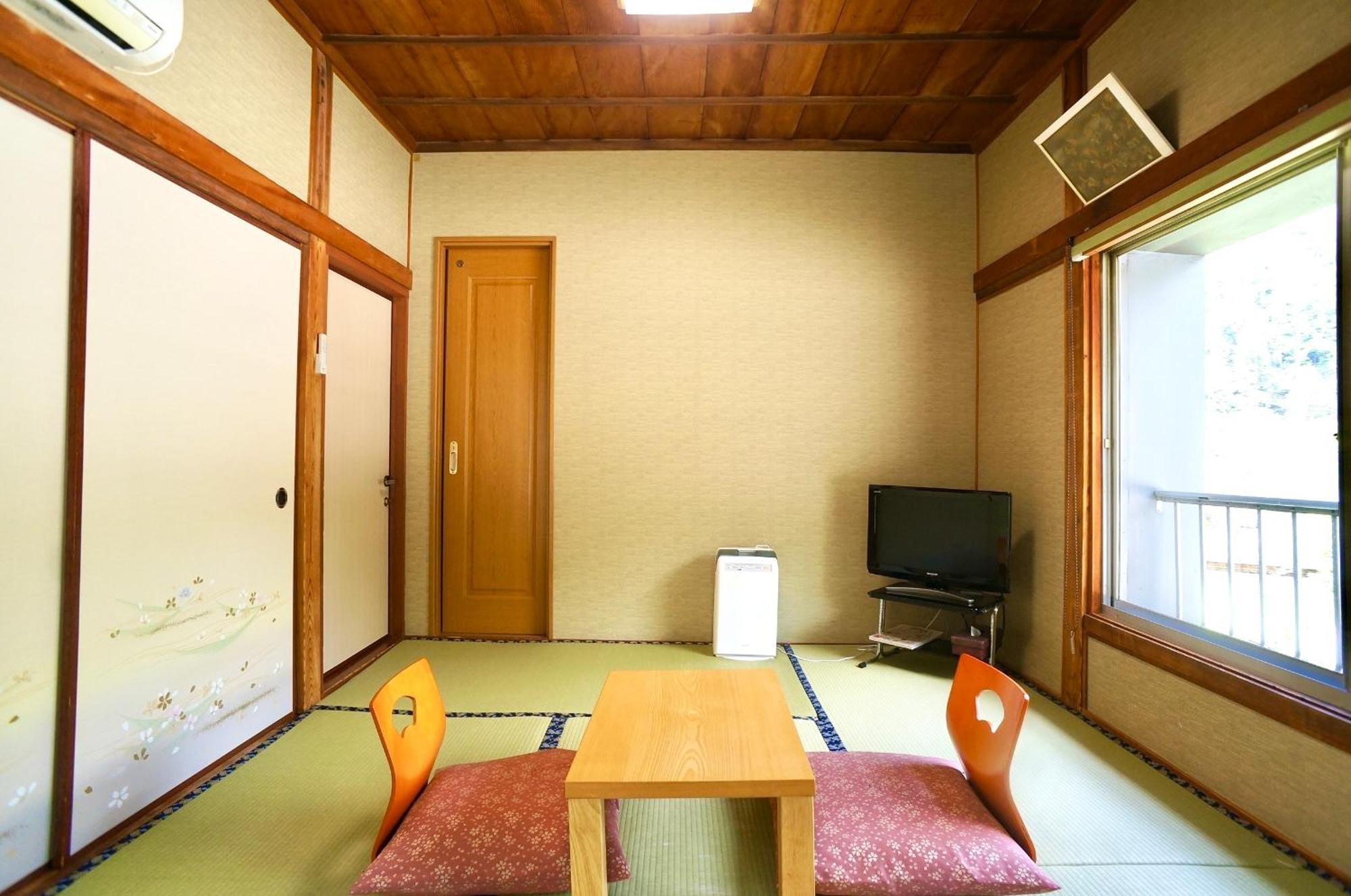 Takaosou Hotel Юфу Екстериор снимка