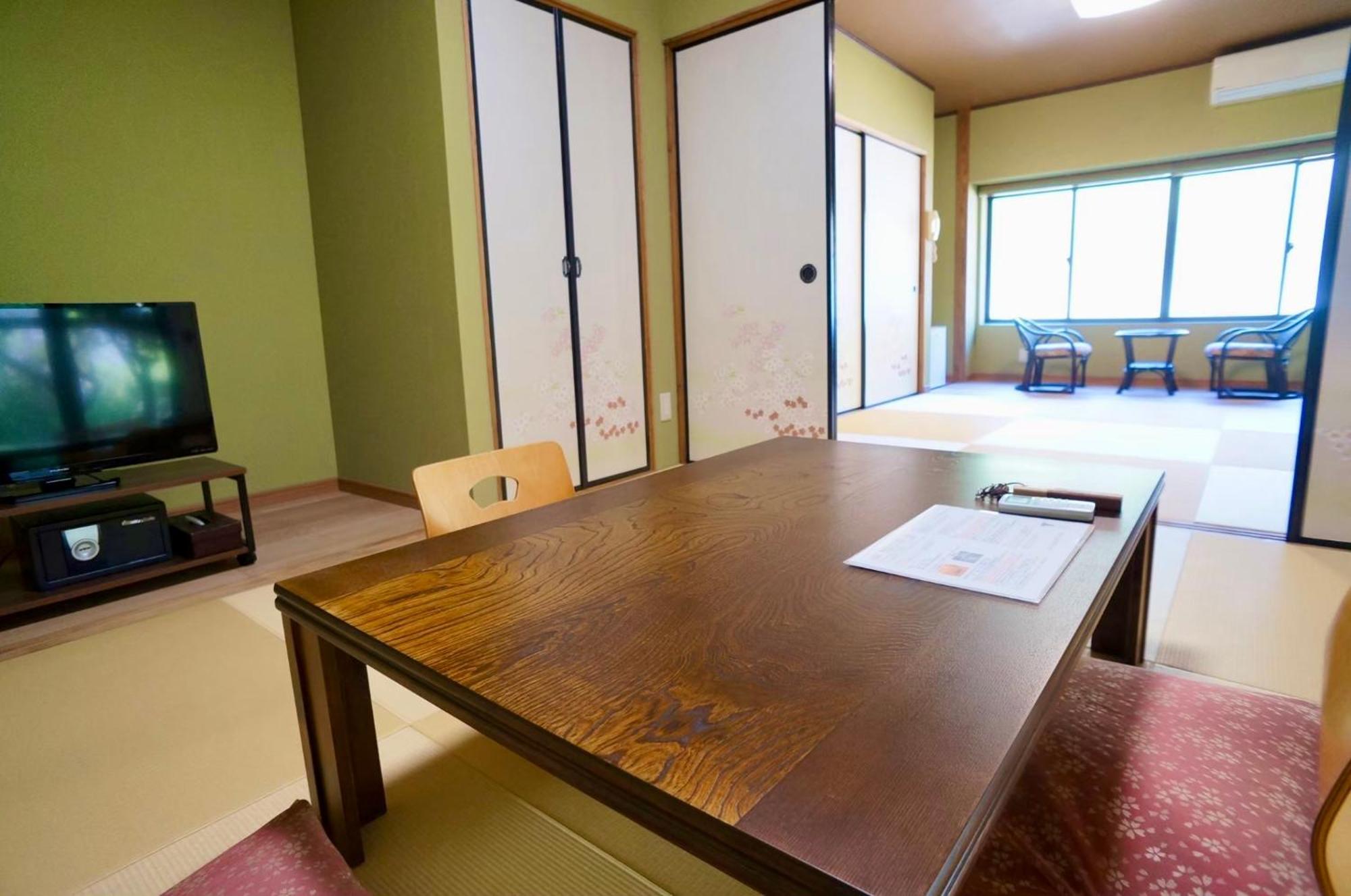 Takaosou Hotel Юфу Екстериор снимка