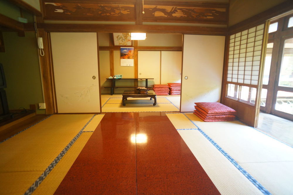 Takaosou Hotel Юфу Екстериор снимка