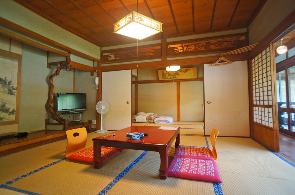 Takaosou Hotel Юфу Екстериор снимка