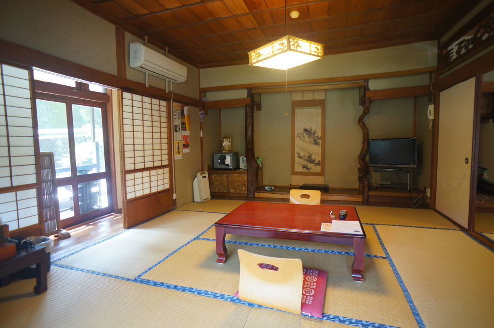 Takaosou Hotel Юфу Екстериор снимка
