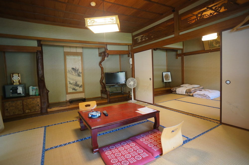 Takaosou Hotel Юфу Екстериор снимка